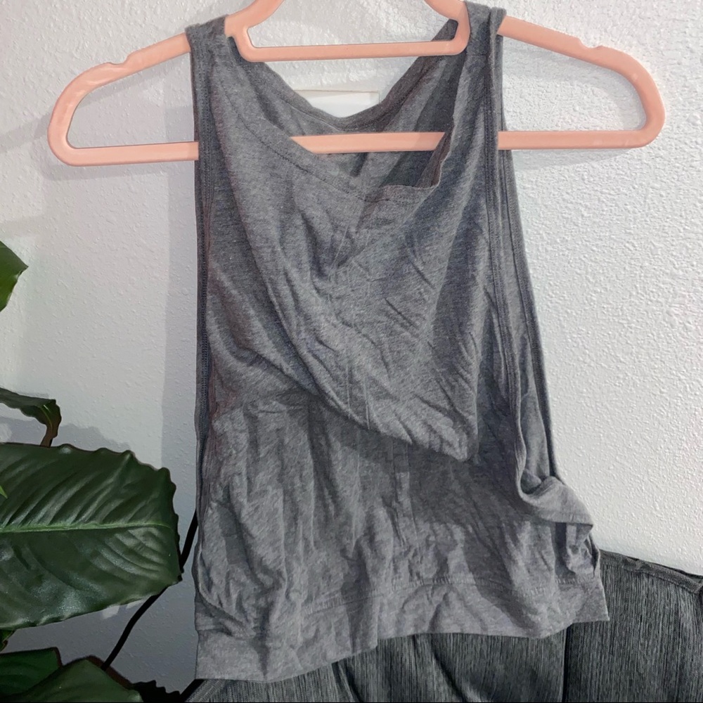 Workout top - Picture 2 of 3